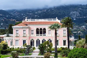 Villa overlooking hills in the south of France