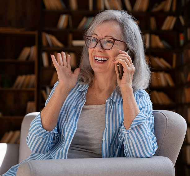 Portfolio manager speaking with a client on the phone